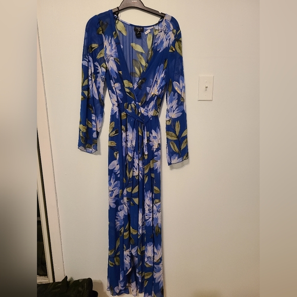 Deep V flowy dress - Picture 2 of 3